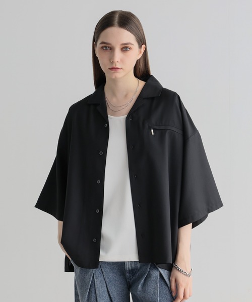 ELLUV(エルブ)の「【ELLUV/エルヴ】ドレープTRクロス ジップギミック ショート丈オープンカラーシャツ(シャツ/ブラウス・メンズ・ブラック/ホワイト/ライトブルー・L/M/S)」の7枚目の写真