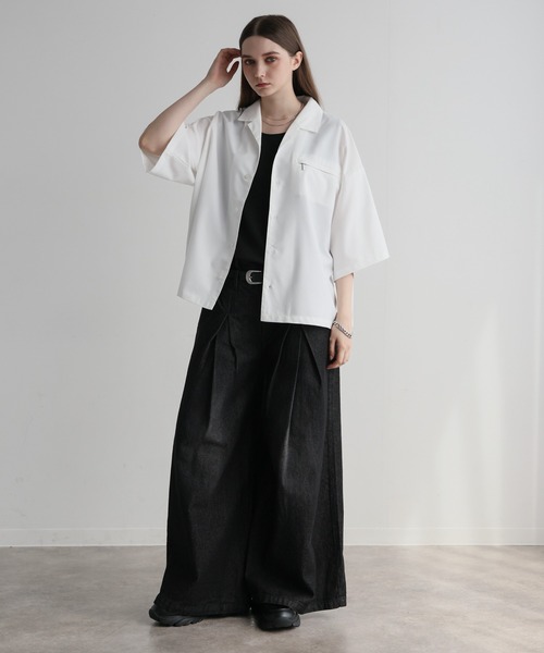 ELLUV(エルブ)の「【ELLUV/エルヴ】ドレープTRクロス ジップギミック ショート丈オープンカラーシャツ(シャツ/ブラウス・メンズ・ブラック/ホワイト/ライトブルー・L/M/S)」の5枚目の写真