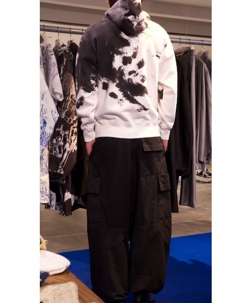 SHINYAKOZUKA（シンヤコヅカ）の「LEAKED HOODIE (SMALL TRADES STORE EXCLUSIVE)（パーカー・メンズ・グレー×ホワイト/ブラック系その他/ブルー系その他・MEDIUM）」の8枚目の写真