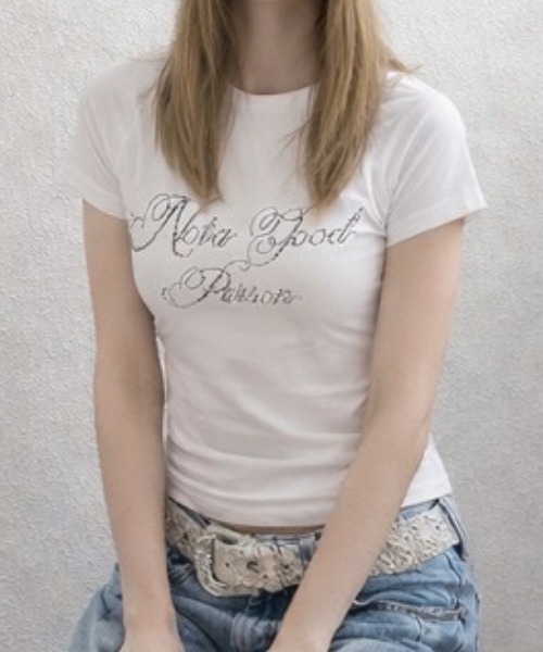 NANEA(ナネア)の「ラインストーンロゴ タイトチビTシャツ(Tシャツ/カットソー・レディース・ブラック/ホワイト・LARGE/MEDIUM)」の9枚目の写真