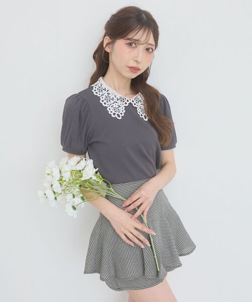 MAJESTIC LEGON(マジェスティックレゴン)の「2WAYレース襟パフスリーブトップス(Tシャツ/カットソー・レディース・チャコールグレー/ブラック系その他/ブラック/アイボリー/ライトグリーン/ネイビー/ラベンダー・MEDIUM)」の1枚目の写真