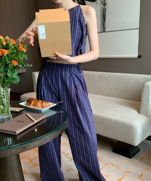semplice(センプリチェ)の「ストライプクロップドトップス × ハイウエストタックワイドパンツ セットアップ(セットアップ・レディース・キャメル/ネイビー・F)」の12枚目の写真