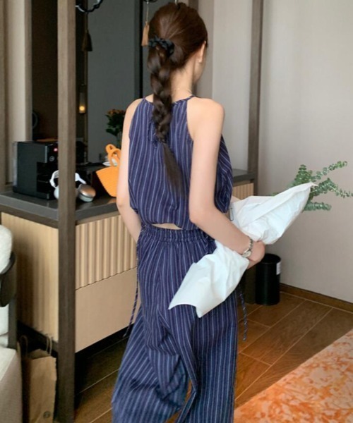 semplice(センプリチェ)の「ストライプクロップドトップス × ハイウエストタックワイドパンツ セットアップ(セットアップ・レディース・キャメル/ネイビー・F)」の3枚目の写真