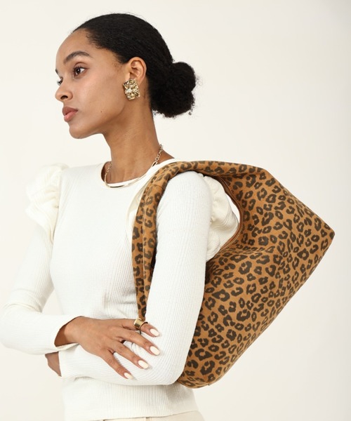 style code(スタイルコード)の「ZOZO限定【STYLE CODE/スタイルコード】大容量ワンショルダー ハーフムーンバッグ(ショルダーバッグ・レディース・ダークブラウン/アニマル/レオパード/ブラック・FREE)」の1枚目の写真