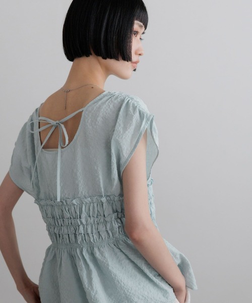 LOWRYS FARM(ローリーズファーム)の「シャーリングペプラムフレンチスリーブ 759467(シャツ/ブラウス・レディース・ブルー/ドット/ブラック・FREE)」の3枚目の写真