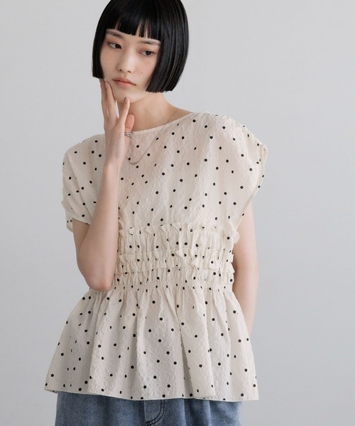 LOWRYS FARM(ローリーズファーム)の「シャーリングペプラムフレンチスリーブ 759467(シャツ/ブラウス・レディース・ブルー/ドット/ブラック・FREE)」の6枚目の写真