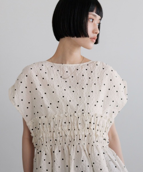 LOWRYS FARM(ローリーズファーム)の「シャーリングペプラムフレンチスリーブ 759467(シャツ/ブラウス・レディース・ブルー/ドット/ブラック・FREE)」の7枚目の写真