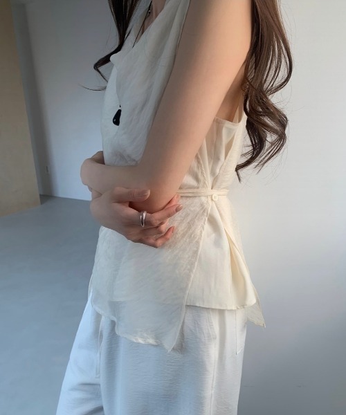 Aelina(エリナ)の「ノースリーブリボントップス(ベスト・レディース・ベージュ/グレー/ホワイト・FREE)」の17枚目の写真
