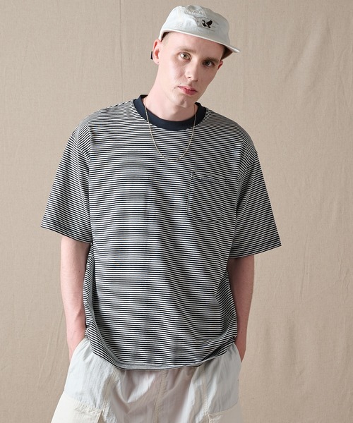 Eddie Bauer(エディーバウアー)の「ナロー ボーダー 半袖ポケットTシャツ(Tシャツ/カットソー・メンズ・グレー/バーガンディー/グリーン/ネイビー・XL/L/M/XXL/S)」の1枚目の写真