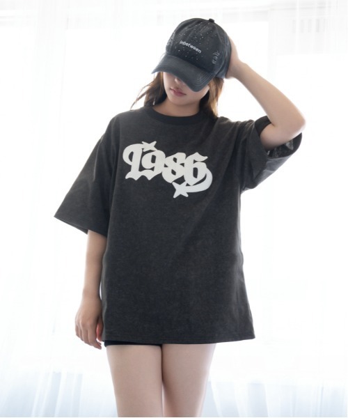 GORGE(ゴージ)の「《カレッジロゴワッペン》BIG Tシャツ/ストリート×Y2K/春夏/全3色(Tシャツ/カットソー・レディース・ブラック/チャコール/ピンク・F)」の6枚目の写真