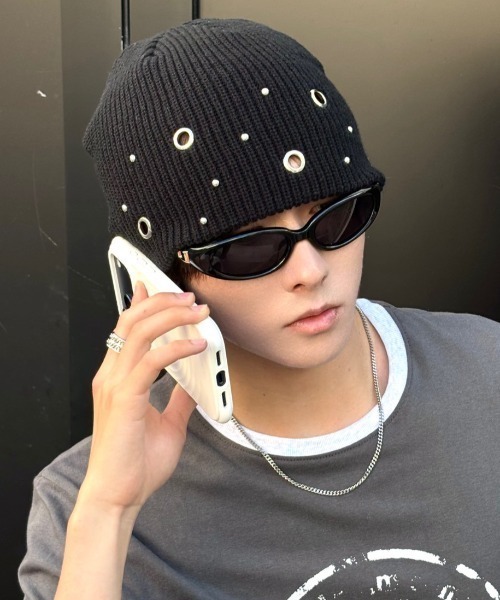 Chikashitsu +（チカシツプラス）の「【Chikashitsu +】mix eyelet studs beanie (3color) / 【チカシツプラス】ミックスアイレットスタッズビーニー＜着用動画あり＞（ニットキャップ/ビーニー・メンズ・ブラウン/グレー/ブラック・ONE SIZE）」の11枚目の写真
