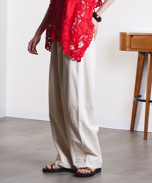 ROSE BUD(ローズバッド)の「DENIM/BACK SATIN PANTS(デニムパンツ・レディース・オフホワイト/ライトインディゴブルー/カーキ・M/S)」の17枚目の写真