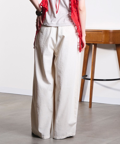 ROSE BUD(ローズバッド)の「DENIM/BACK SATIN PANTS(デニムパンツ・レディース・オフホワイト/ライトインディゴブルー/カーキ・M/S)」の18枚目の写真