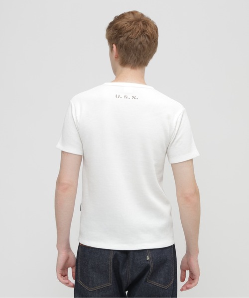 AVIREX(アヴィレックス)の「MINI WAFFLE HENRY NECK T-SHIRT "U.S.N." / ミニワッフル ヘンリーネック 半袖Tシャツ / AVIREX /アヴィレックス(Tシャツ/カットソー・メンズ・ホワイト/ブラック/グリーン系カモフラージュ・LARGE/SMALL/X-LARGE/MEDIUM)」の8枚目の写真