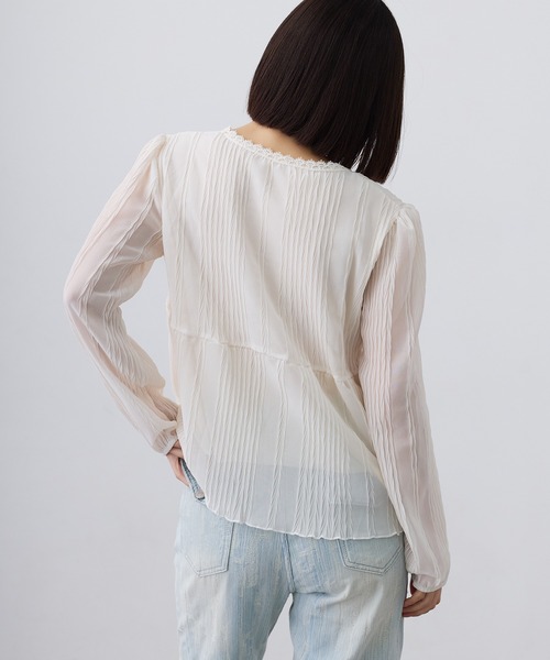 Clum(クルム)の「sheer pleats ribbon blouse / シアープリーツリボンブラウス(シャツ/ブラウス・レディース・ブラック/アイボリー・SMALL/MEDIUM/LARGE)」の12枚目の写真