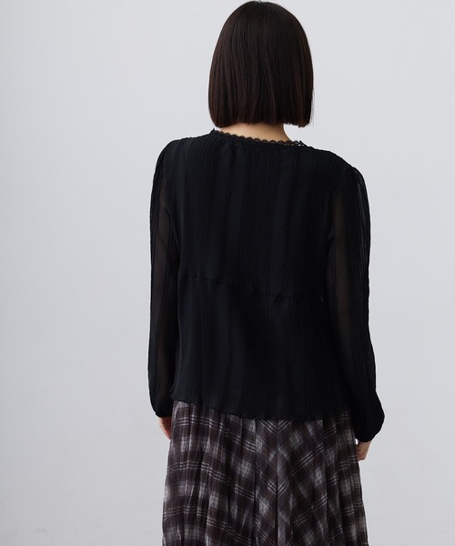 Clum(クルム)の「sheer pleats ribbon blouse / シアープリーツリボンブラウス(シャツ/ブラウス・レディース・ブラック/アイボリー・SMALL/MEDIUM/LARGE)」の16枚目の写真