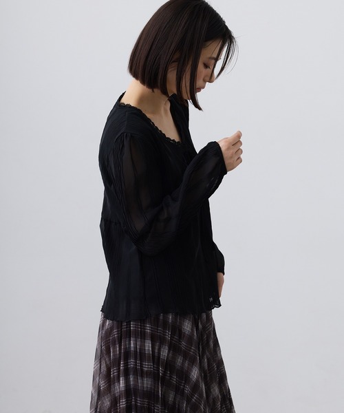 Clum(クルム)の「sheer pleats ribbon blouse / シアープリーツリボンブラウス(シャツ/ブラウス・レディース・ブラック/アイボリー・SMALL/MEDIUM/LARGE)」の17枚目の写真