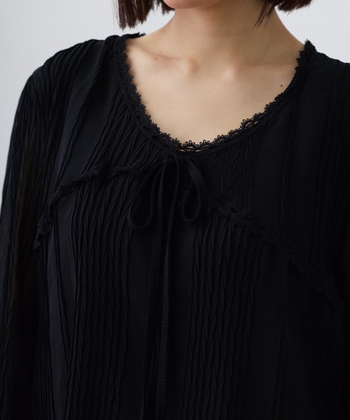 Clum(クルム)の「sheer pleats ribbon blouse / シアープリーツリボンブラウス(シャツ/ブラウス・レディース・ブラック/アイボリー・SMALL/MEDIUM/LARGE)」の18枚目の写真