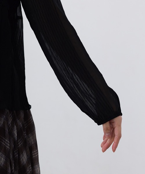 Clum(クルム)の「sheer pleats ribbon blouse / シアープリーツリボンブラウス(シャツ/ブラウス・レディース・ブラック/アイボリー・SMALL/MEDIUM/LARGE)」の19枚目の写真