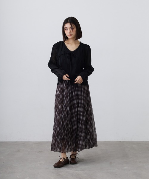 Clum(クルム)の「sheer pleats ribbon blouse / シアープリーツリボンブラウス(シャツ/ブラウス・レディース・ブラック/アイボリー・SMALL/MEDIUM/LARGE)」の20枚目の写真