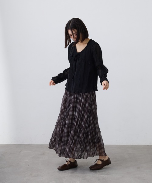 Clum(クルム)の「sheer pleats ribbon blouse / シアープリーツリボンブラウス(シャツ/ブラウス・レディース・ブラック/アイボリー・SMALL/MEDIUM/LARGE)」の21枚目の写真
