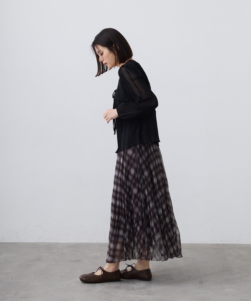 Clum(クルム)の「sheer pleats ribbon blouse / シアープリーツリボンブラウス(シャツ/ブラウス・レディース・ブラック/アイボリー・SMALL/MEDIUM/LARGE)」の22枚目の写真