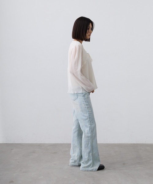 Clum(クルム)の「sheer pleats ribbon blouse / シアープリーツリボンブラウス(シャツ/ブラウス・レディース・ブラック/アイボリー・SMALL/MEDIUM/LARGE)」の3枚目の写真