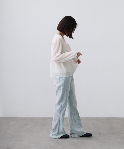 Clum(クルム)の「sheer pleats ribbon blouse / シアープリーツリボンブラウス(シャツ/ブラウス・レディース・ブラック/アイボリー・SMALL/MEDIUM/LARGE)」の4枚目の写真