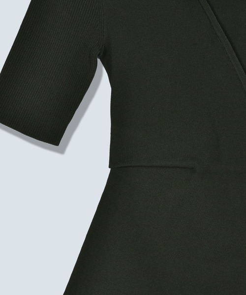OMMO(オーエムエムオー)の「OVER PANEL HALF SLEEVE TOP(ニット/セーター・レディース・レッド/ブラック/カーキ・F)」の5枚目の写真