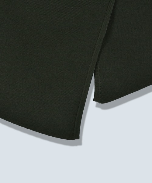 OMMO(オーエムエムオー)の「OVER PANEL HALF SLEEVE TOP(ニット/セーター・レディース・レッド/ブラック/カーキ・F)」の6枚目の写真
