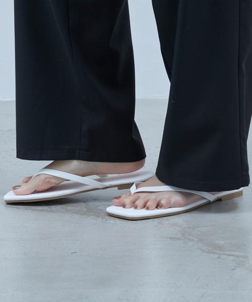 OFROOM(オフルーム)の「Thong Sandals|トングサンダル(サンダル・レディース・レッド/ブラック/ホワイト・SMALL/LARGE/MEDIUM)」の1枚目の写真