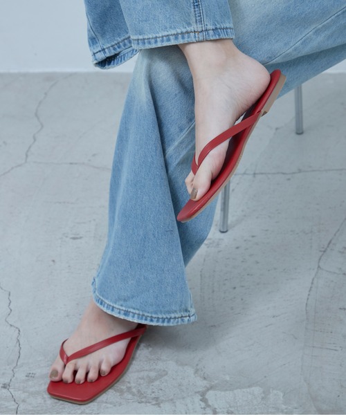 OFROOM(オフルーム)の「Thong Sandals|トングサンダル(サンダル・レディース・レッド/ブラック/ホワイト・SMALL/LARGE/MEDIUM)」の4枚目の写真