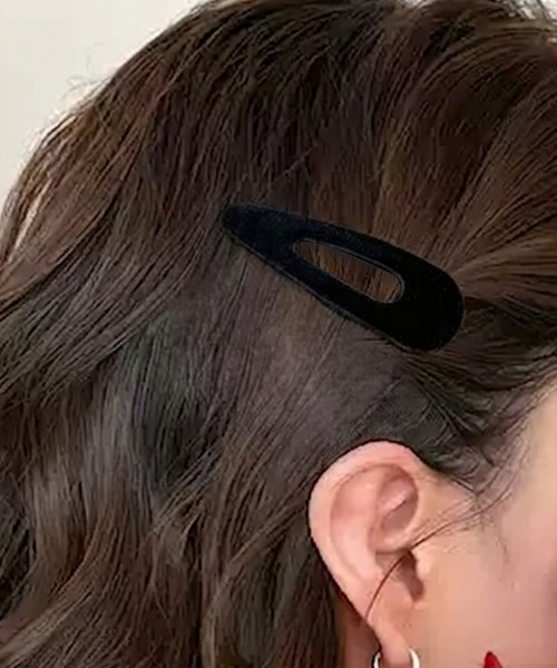 DiamondHearts(ダイヤモンドハーツ)の「クラシックマット スナップヘアピン(ヘアピン・レディース・ダークブラウン/ワイン/ブルー/イエロー/ブラック・FREE)」の2枚目の写真