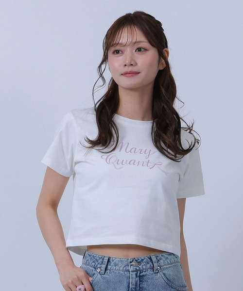 MARY QUANT(マリークワント)の「リボンロゴ Tシャツ(Tシャツ/カットソー・レディース・ブルー/ブラック/ホワイト・M)」の2枚目の写真