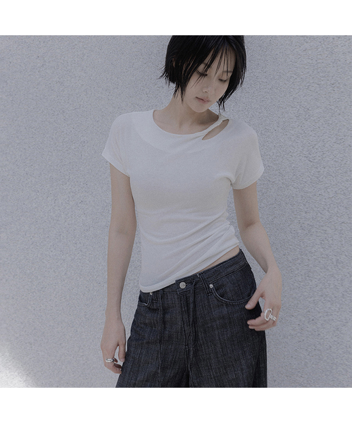 MEMUA(メムア)の「リングツイストキャップスリーブTシャツ(アイボリー)(Tシャツ/カットソー・レディース・オートミール/ブラック/アイボリー・FREE)」の1枚目の写真