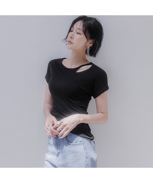 MEMUA(メムア)の「リングツイストキャップスリーブTシャツ(アイボリー)(Tシャツ/カットソー・レディース・オートミール/ブラック/アイボリー・FREE)」の2枚目の写真
