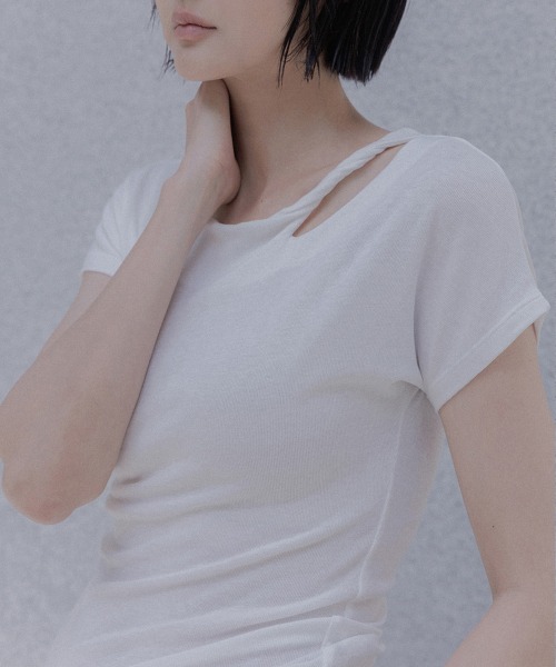 MEMUA(メムア)の「リングツイストキャップスリーブTシャツ(アイボリー)(Tシャツ/カットソー・レディース・オートミール/ブラック/アイボリー・FREE)」の6枚目の写真