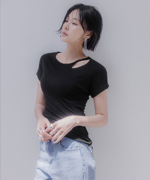 MEMUA(メムア)の「リングツイストキャップスリーブTシャツ(アイボリー)(Tシャツ/カットソー・レディース・オートミール/ブラック/アイボリー・FREE)」の5枚目の写真