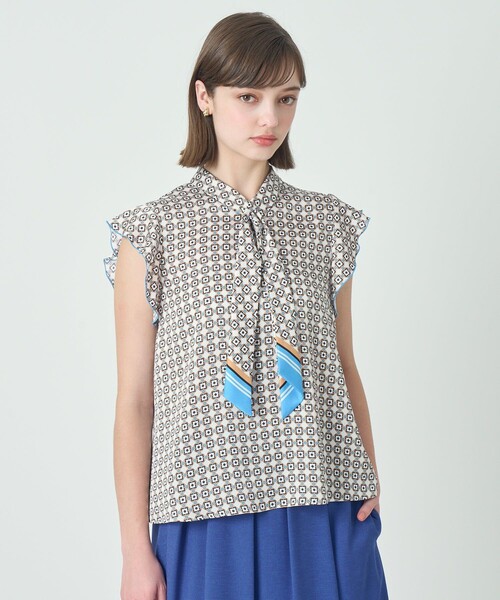ANAYI(アナイ)の「幾何プリントボウタイ ブラウス〈セットアップ対応商品〉(シャツ/ブラウス・レディース・ブルー・38/36)」の16枚目の写真
