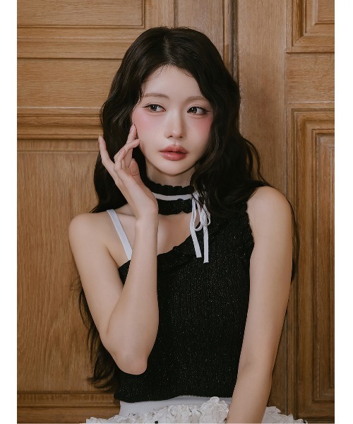 AmeliaMoi(アメリアモワ)の「アシンメトリーフリルチョーカートップス(その他トップス・レディース・ホワイト/ベージュ/ブラック・FREE)」の4枚目の写真