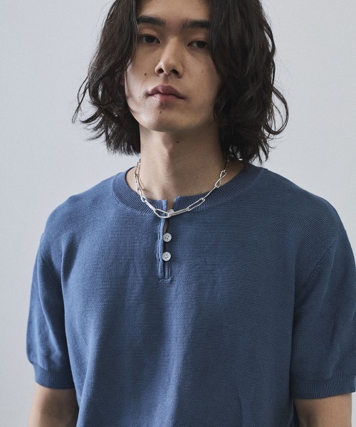 Mid-Gauge Knit Henley Pullover — пуловер хенли средней плотности