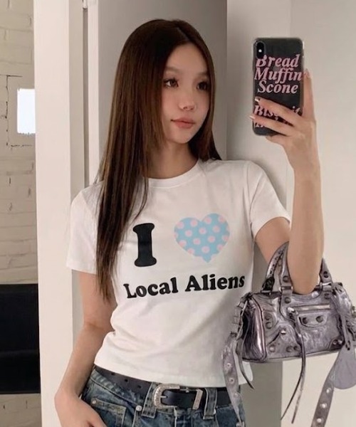 AVYL(アヴィル)の「ドットハートアイラブグラフィックTシャツ(Tシャツ/カットソー・レディース・ホワイト/ホワイト×ブルー・M)」の1枚目の写真