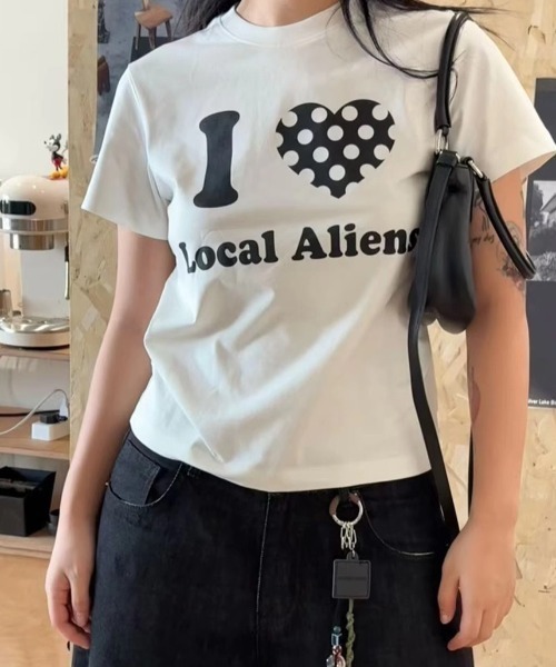 AVYL(アヴィル)の「ドットハートアイラブグラフィックTシャツ(Tシャツ/カットソー・レディース・ホワイト/ホワイト×ブルー・M)」の6枚目の写真