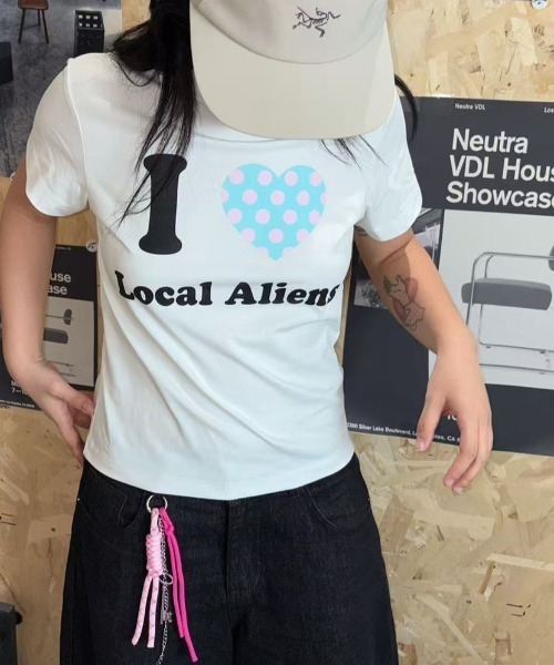 AVYL(アヴィル)の「ドットハートアイラブグラフィックTシャツ(Tシャツ/カットソー・レディース・ホワイト/ホワイト×ブルー・M)」の9枚目の写真