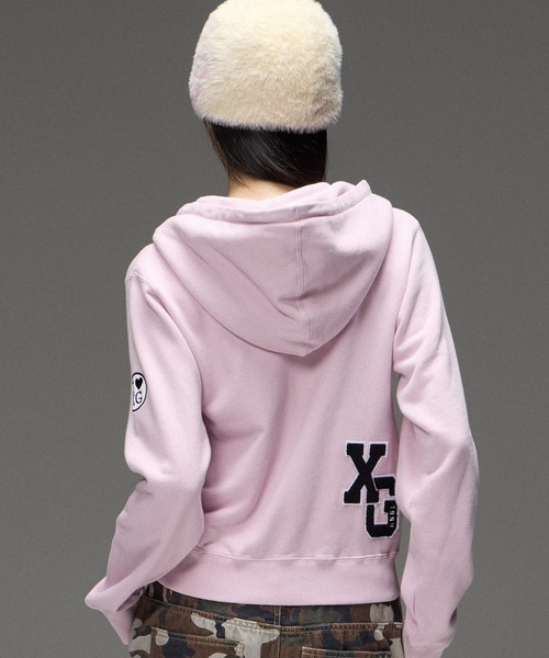 X-girl(エックスガール)の「X-girl PATCHES COMPACT ZIP UP SWEAT HOODIE(パーカー・レディース・アッシュ/ピンク/ブラック・S/M)」の4枚目の写真