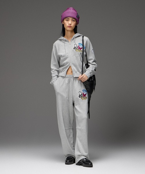 X-girl(エックスガール)の「X-girl PATCHES COMPACT ZIP UP SWEAT HOODIE(パーカー・レディース・アッシュ/ピンク/ブラック・S/M)」の9枚目の写真