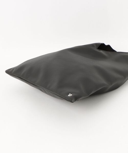 MM6 Maison Margiela（ｴﾑｴﾑｼｯｸｽ ﾒｿﾞﾝ ﾏﾙｼﾞｪﾗ）の「HANDBAG S54WD0043（ショルダーバッグ・メンズ・ブラック・FREE）」の4枚目の写真