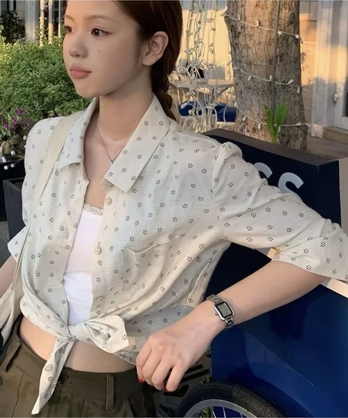 AsheKsha（アシクシャ）の「小花柄襟付きゆったりロングスリーブシャツ（シャツ/ブラウス・レディース・ベージュ・M）」の3枚目の写真