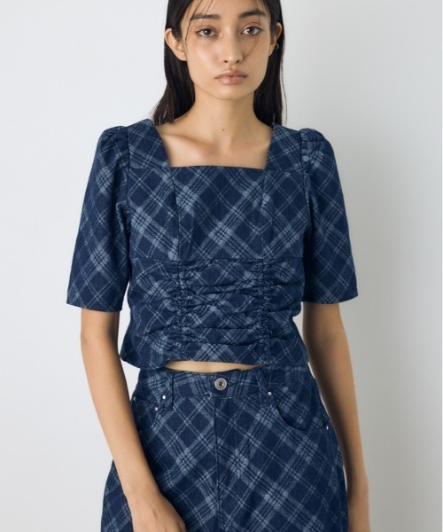 AZUL by moussy(アズールバイマウジー)の「【セットアップ対応】フロントギャザーデニムチェックブラウス 秋服 冬服 春服 デニムブラウス スクエアネック(シャツ/ブラウス・レディース・ブルー/ブラック・FREE)」の2枚目の写真
