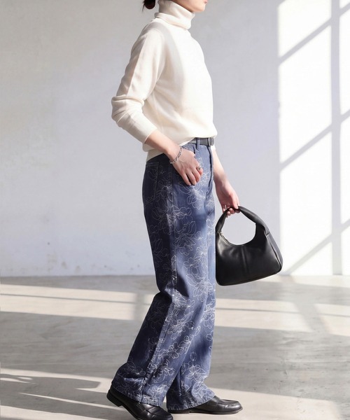 SELECT LEVERY(セレクトリベリー)の「ジャガード花柄ワイドパンツ(デニムパンツ・レディース・ネイビー/キナリ・LARGE/MEDIUM/X-LARGE)」の3枚目の写真